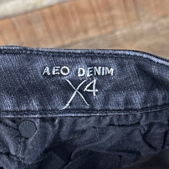 American Eagle Hi-Rise Shortie Jean Denim Shorts Washed Black Size 4 - Picture 8 of 9